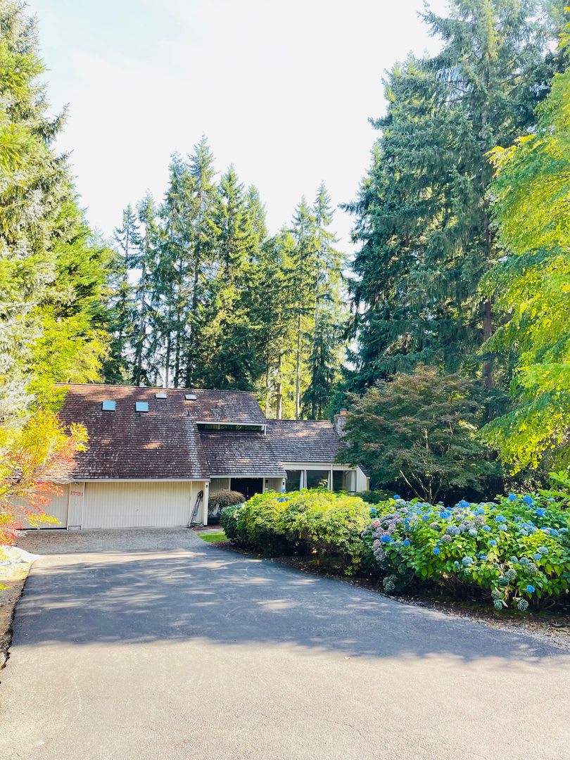 Beautiful 3 bed, 2.5 bath home located in the Wood Trails neighborhood of Bothell. $3895.00/mo.