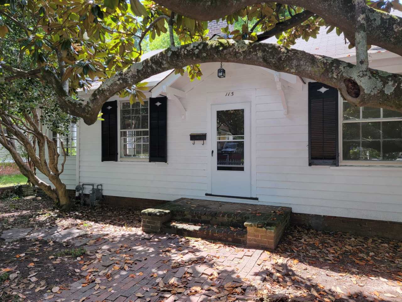 2 Bedroom 1 Bathroom House!