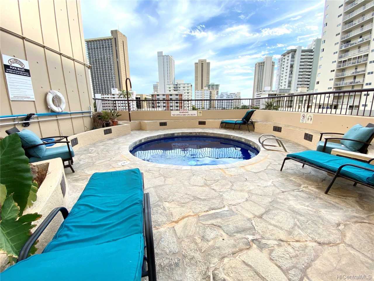 320 Liliʻuokalani Ave