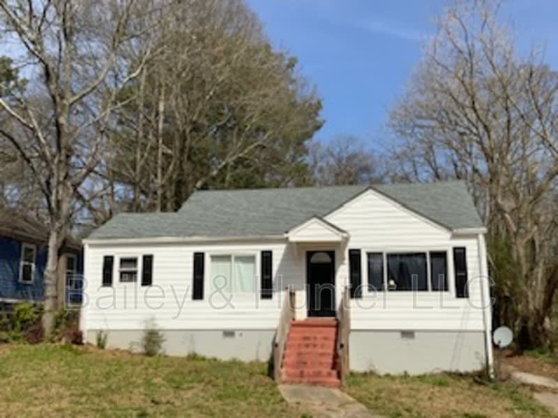 880 Hargis Street SE