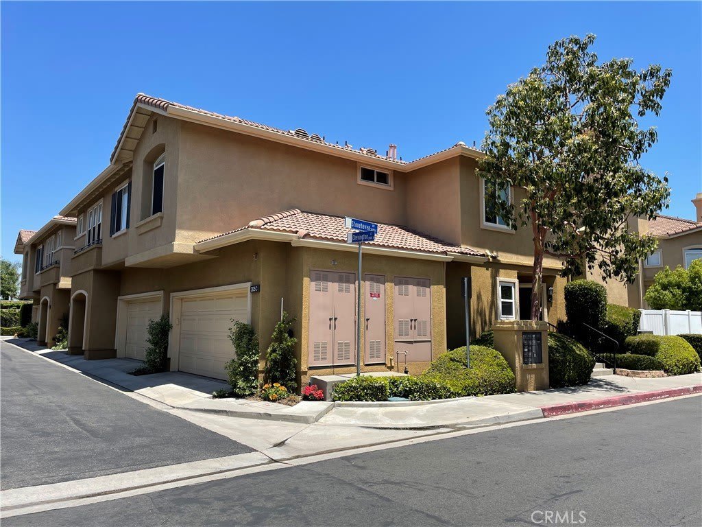 2825 N Chevington Court