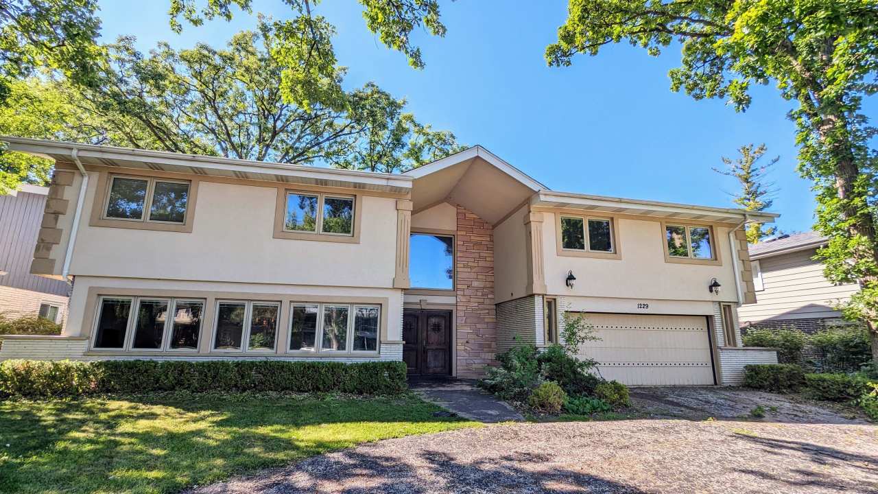 1229 Eaton Court