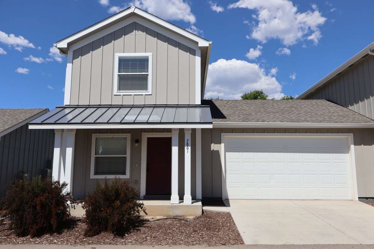 Modern Chic 3 Bedroom Condo in Wellington