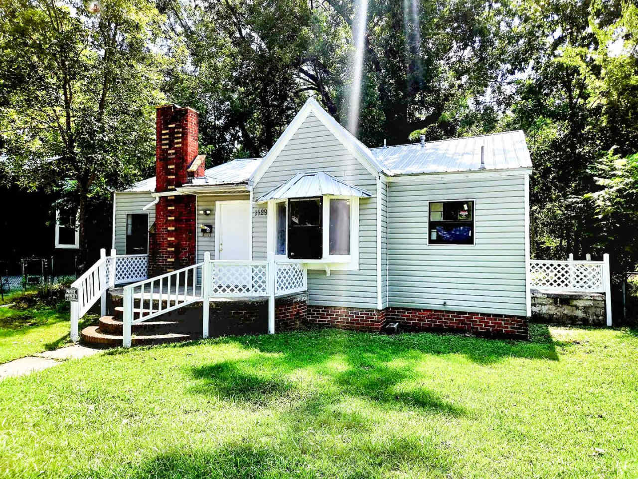 Charming 2 Bedroom Home in Gadsden!