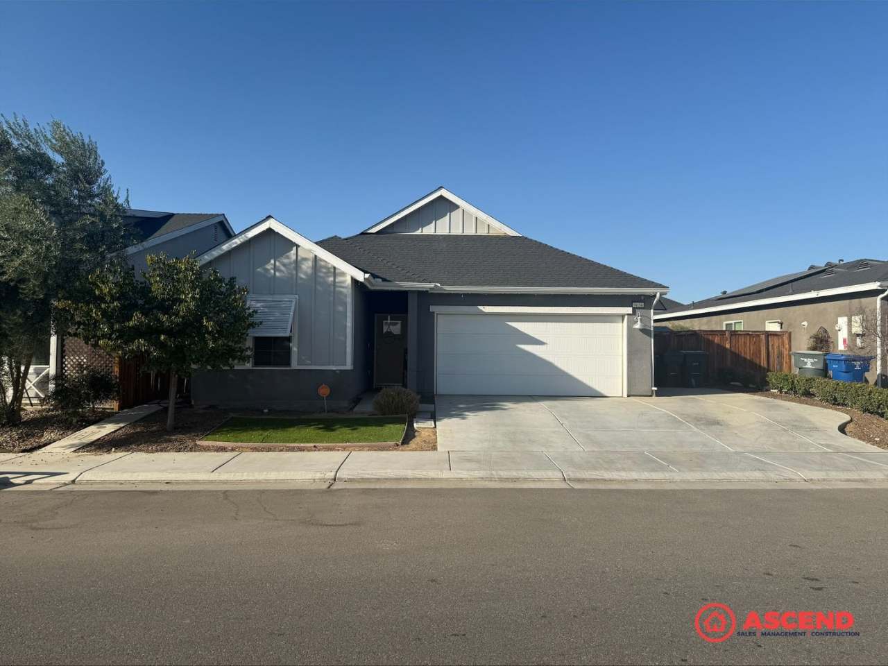 Beautiful home located in the heart of Shafter!