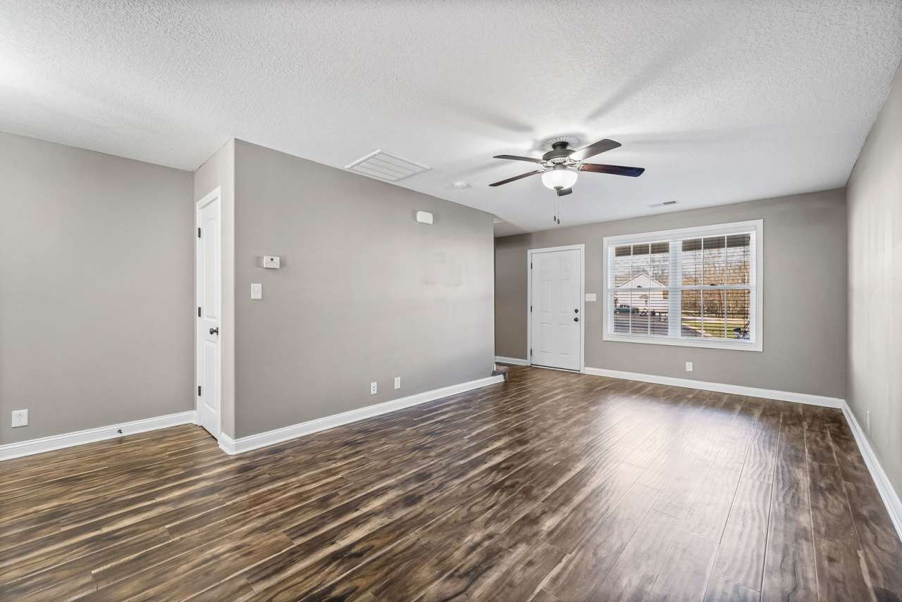 Beautiful 2 Bedroom 2 1/2 Bath Condo For Rent Near Beachaven Vineyard!