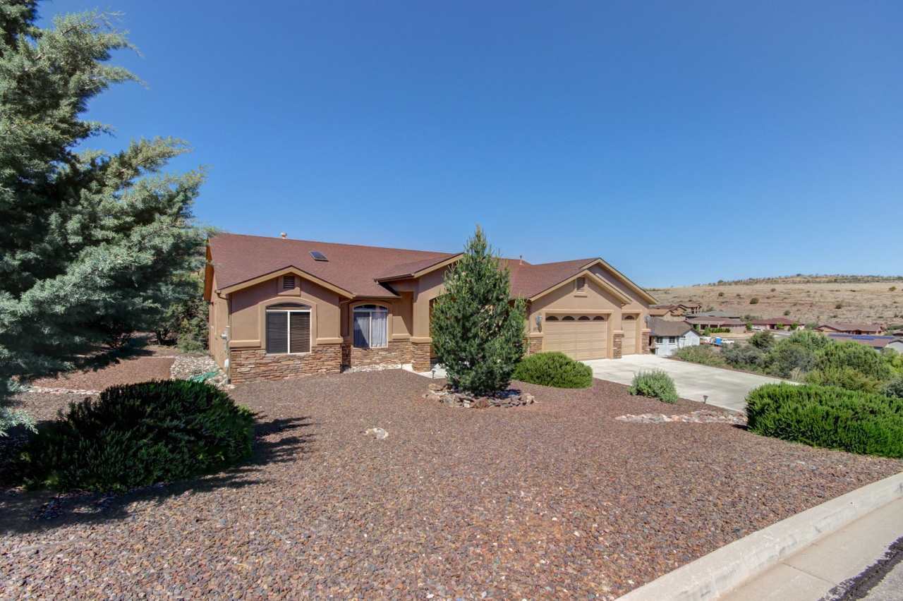 Yavapai Hills with 3 Car Garage