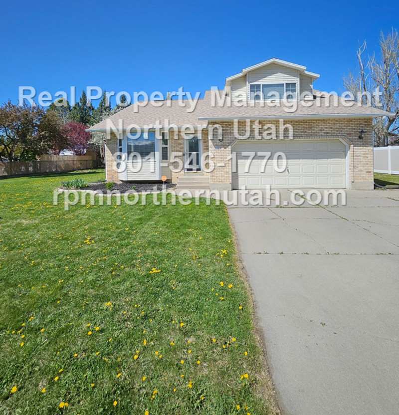 5 Bedroom 2 Bath Home Now Available in Syracuse!