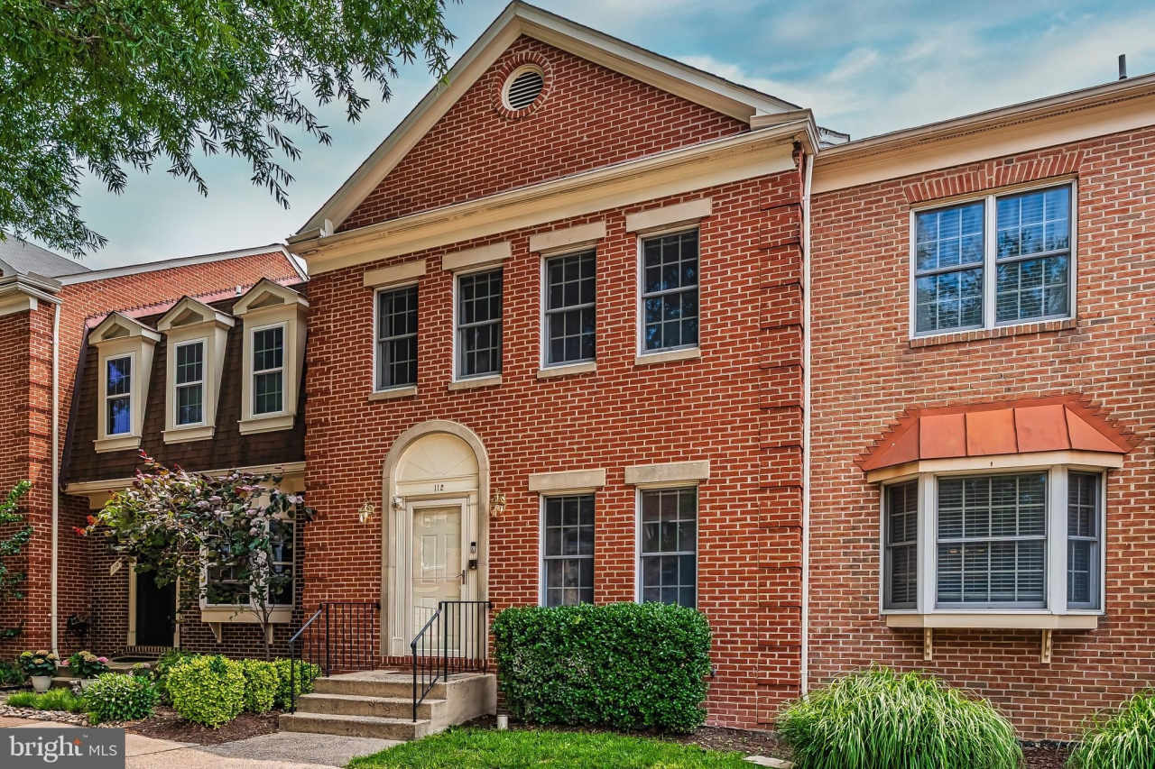 112 GRETNA GREEN Court