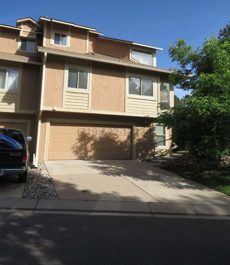 Charming 3-Bedroom Townhouse in Broadmoor Bluffs MOVE IN SPECIAL!!