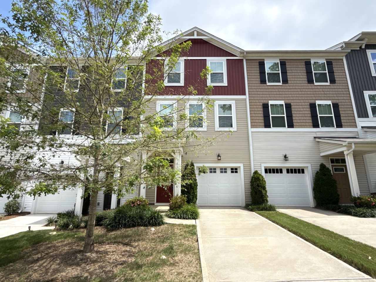 3-Story Townhome in Pleasant Grove!