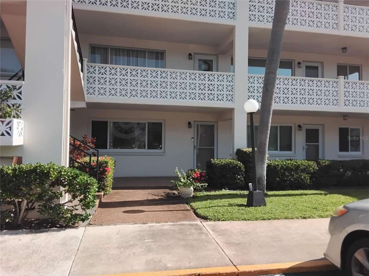 1235 S HIGHLAND AVENUE