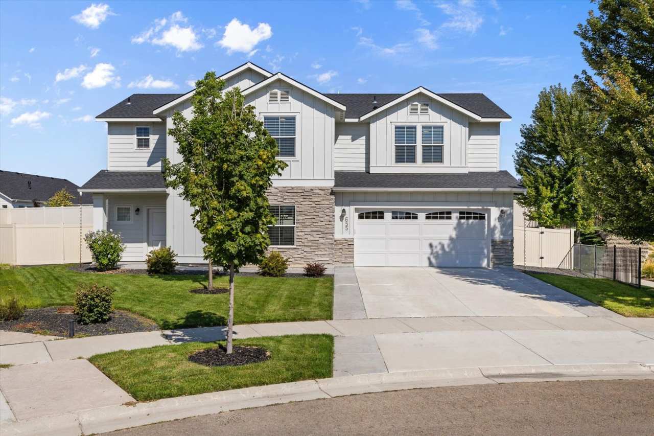 Eagle, ID – Spacious 3 Bedroom + Bonus Room