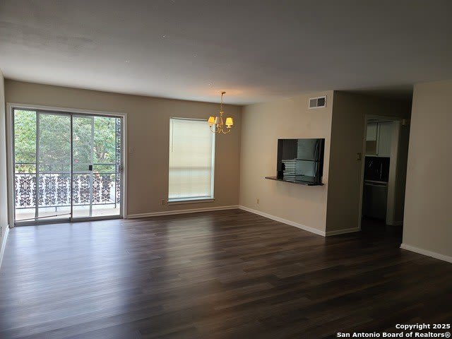 8401 N New Braunfels