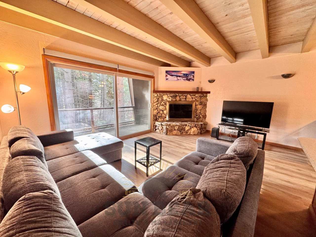 3 Bedroom in Central Location in Incline!