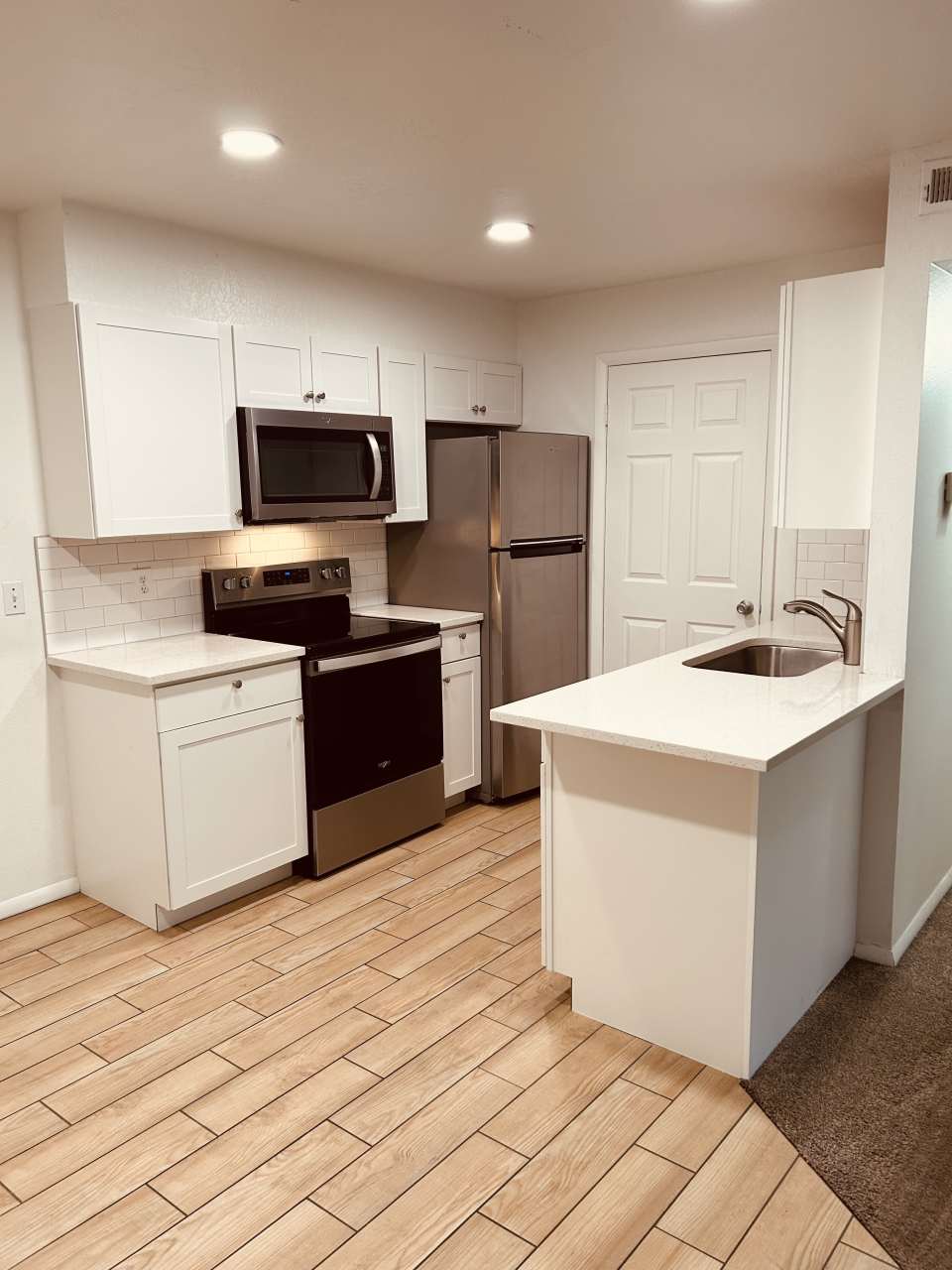 1216 East Waterside Cove