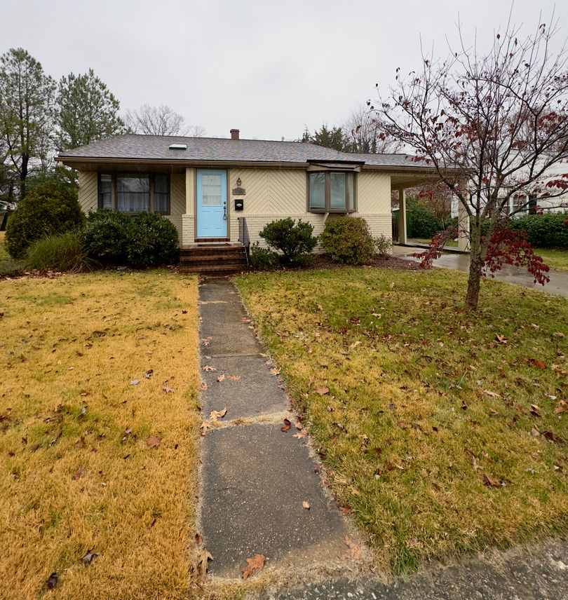 Charming Split-Level Interior 3 Bedroom/2 Bathroom Detached Home in Lutherville Timonium, MD!