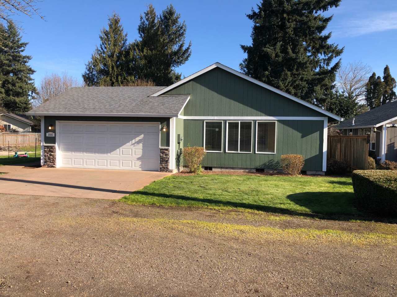 Updated 3 bedroom 2 bath house in Eugene!