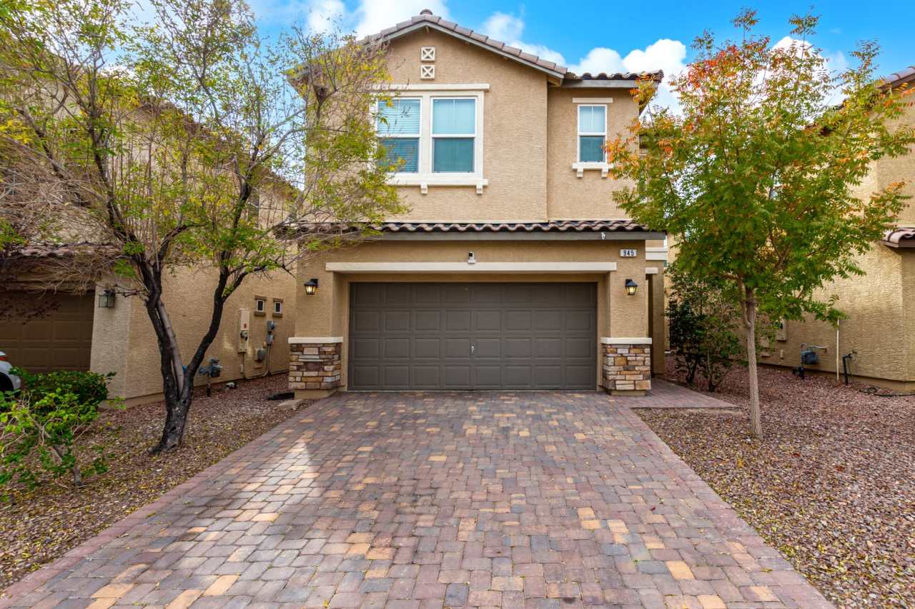 4 Bedroom Home in Henderson with Solar!