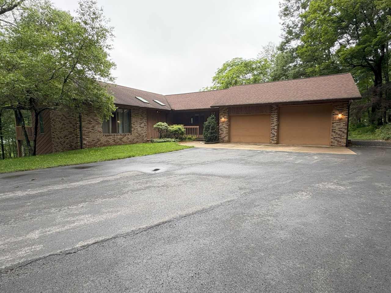 Single Family Home on 9.84 Acres