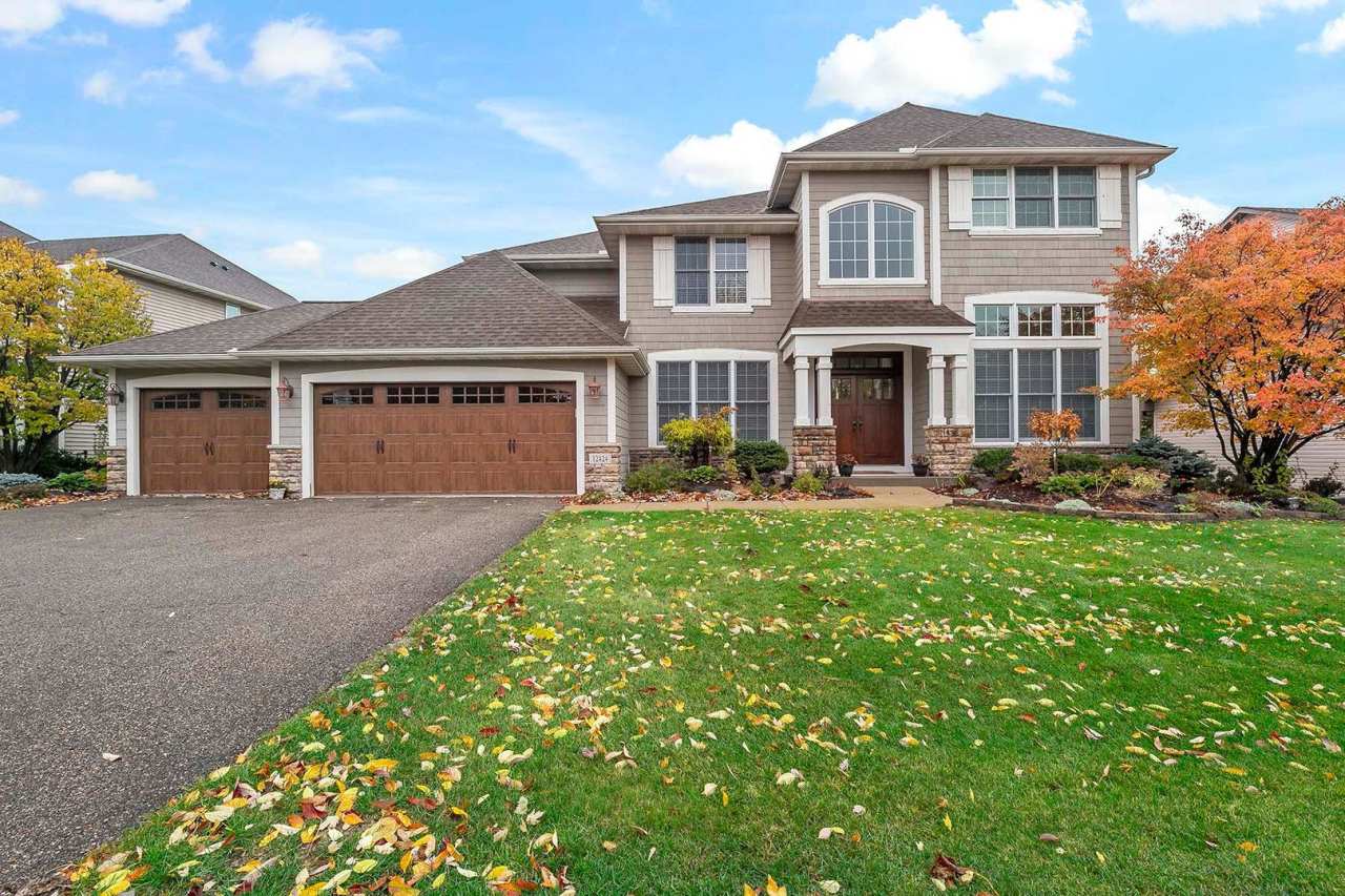 Stunning 4 Bedroom Luxury Rental in Eden Prairie!! Available Nov 1