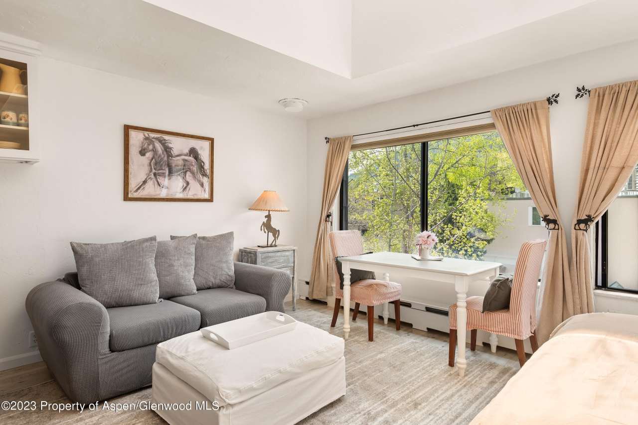 725 E Main Street unit: #305