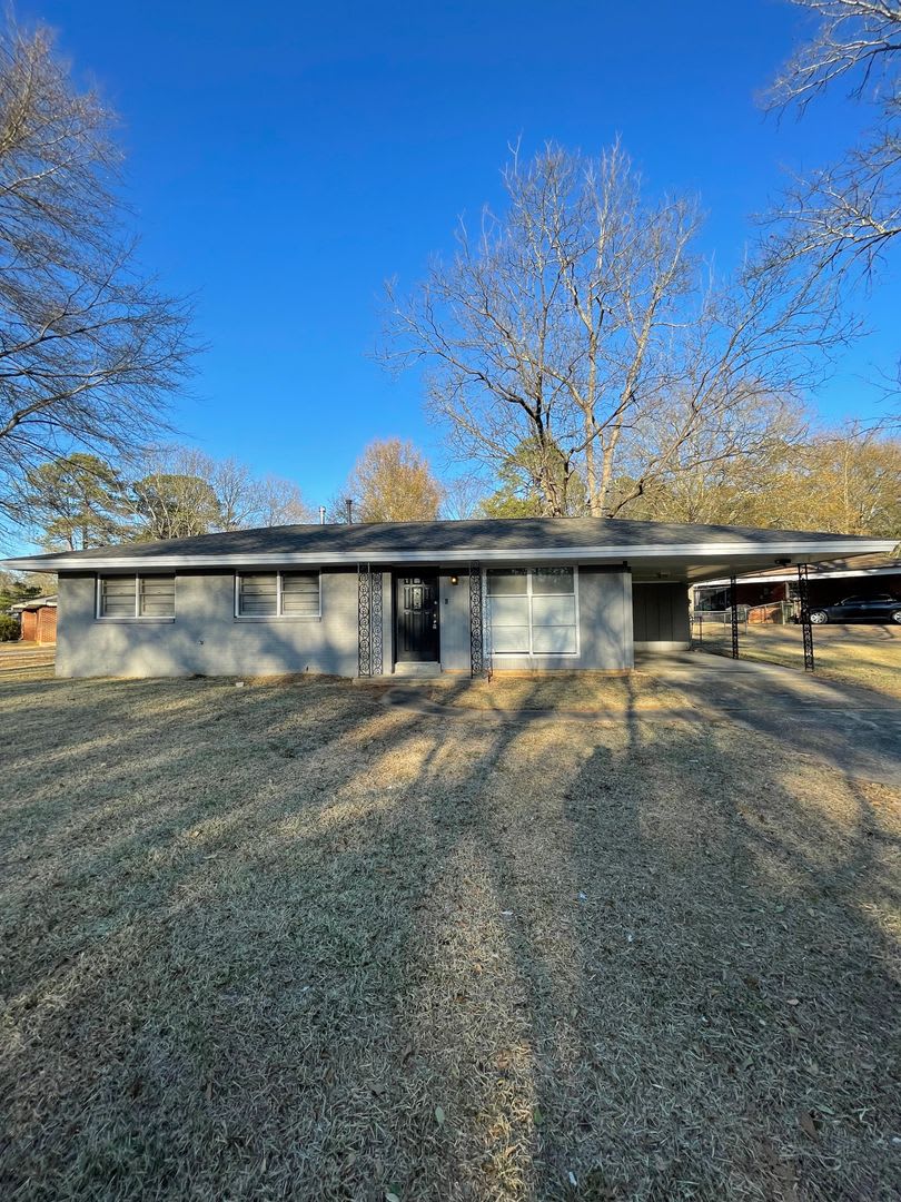 3801 Bienville Rd Montgomery, AL 36109-4545