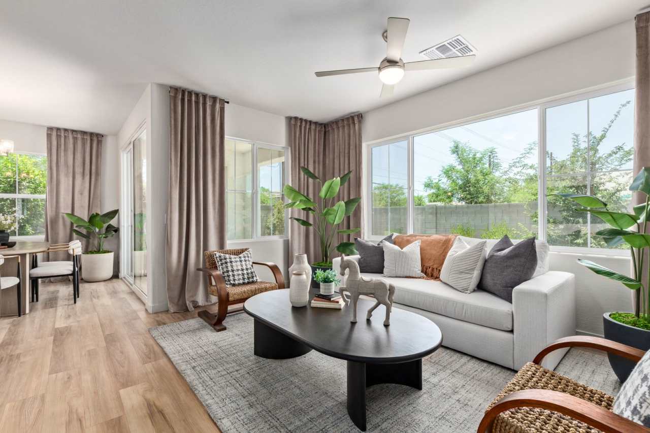 BEAUTIFUL PHOENIX HOME IN GATED COMMUNITY!