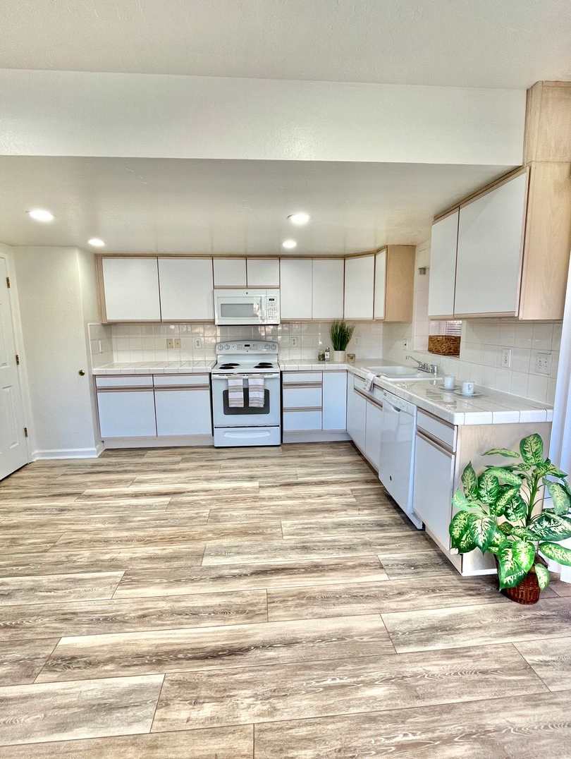 Ready for new occupants! 2 Bedroom 1 Bath Home in Midtown.