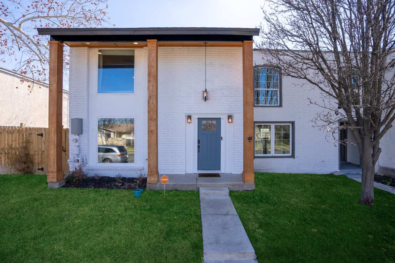 6518 Spring Manor St