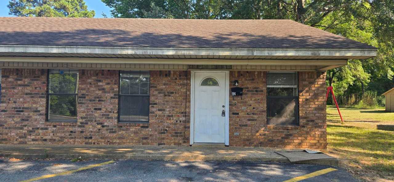 Available! 2 Bedroom 1 Bath Close to Everything! Longview, TX!