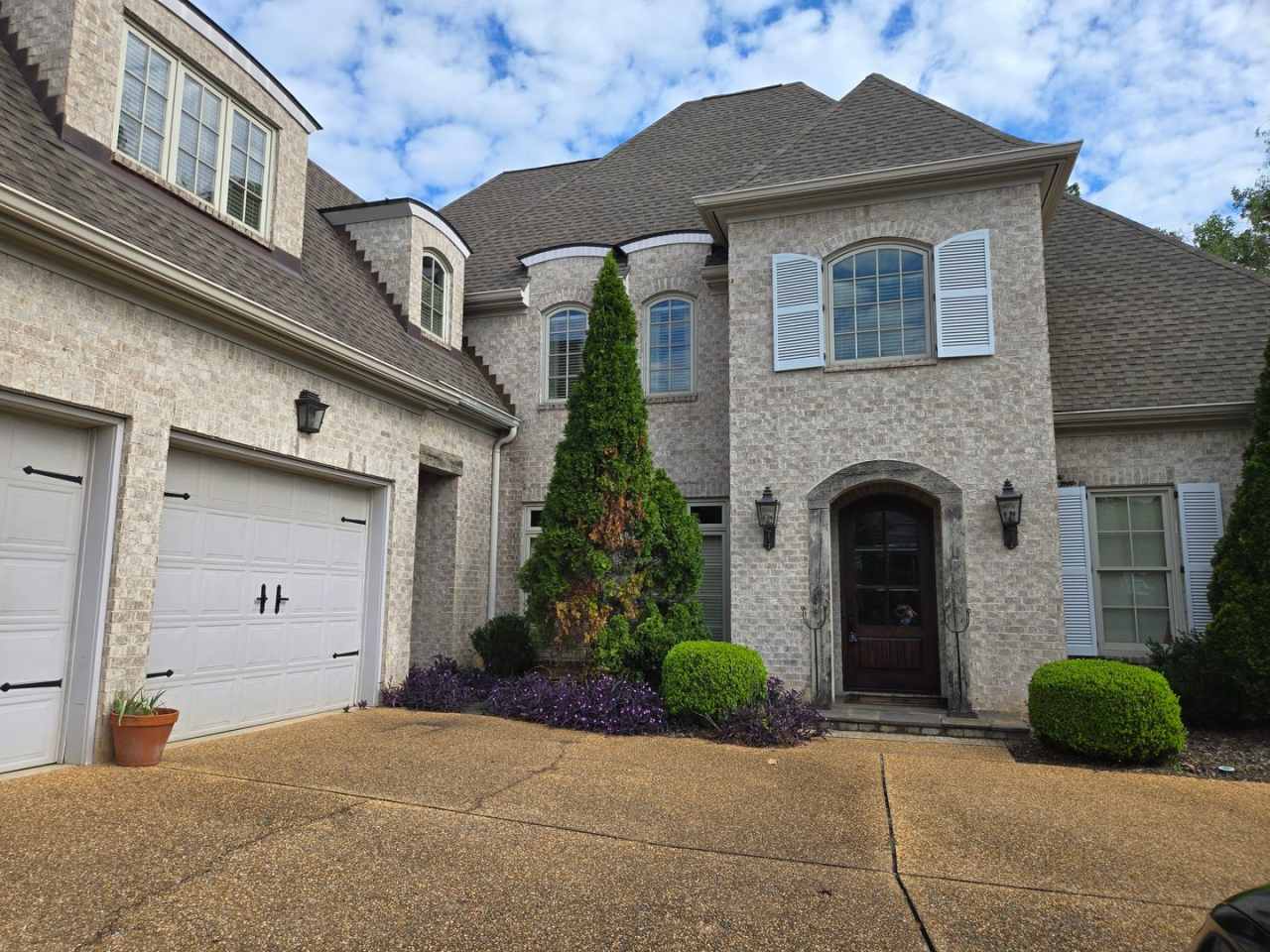 Conveniently located to Verner and Northridge schools.