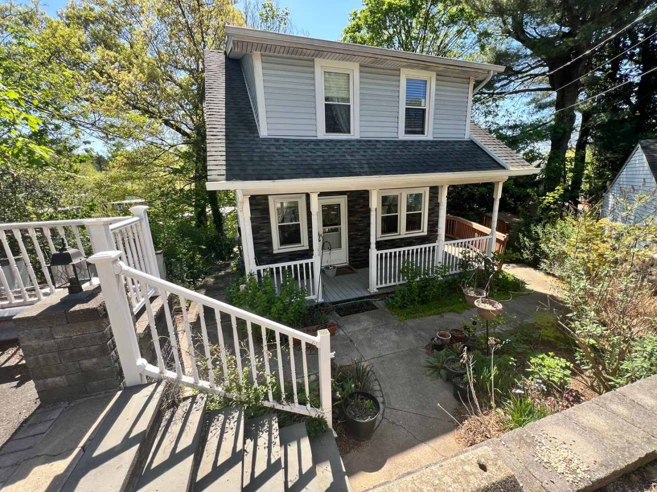 Terrific 3 Bed/1 Bath Colonial in Glen Cove!