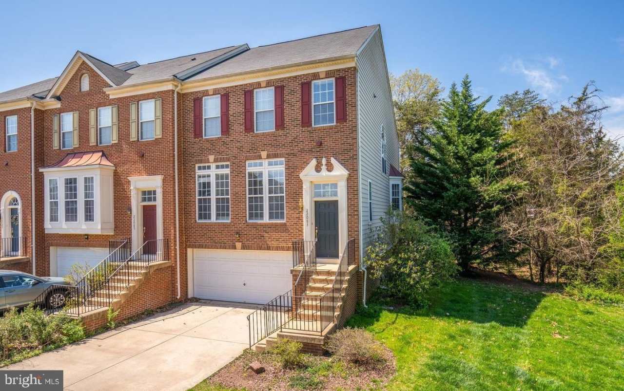 22083 CHELSY PAIGE SQUARE