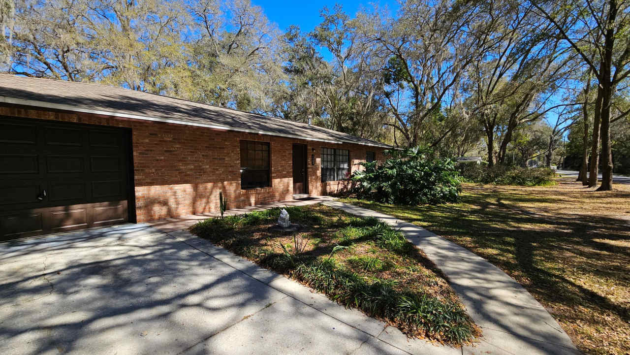 3 bed, 2 bath 1 car garage