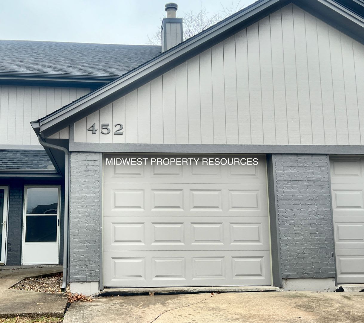 Beautiful 2 Bedroom Townhome with Updated Kitchen