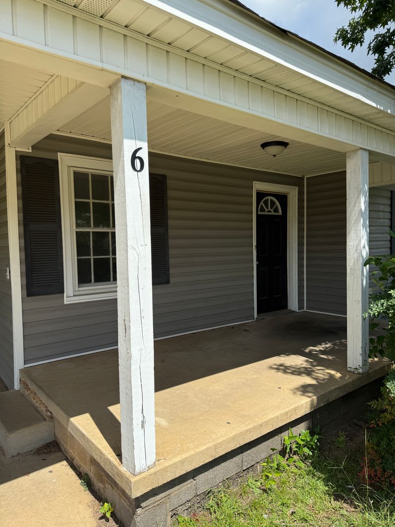 2 bedroom 1 bath house