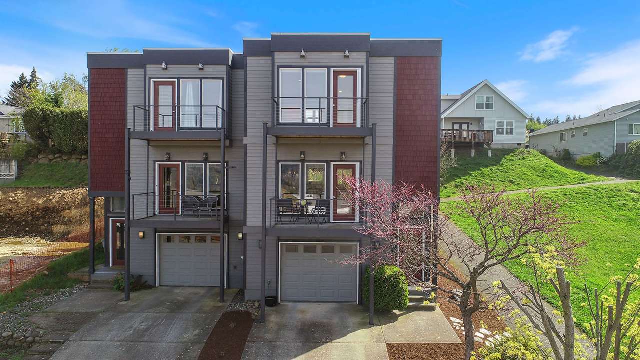 Application Pending - 3 Bedroom Townhouse For Rent In Hood River