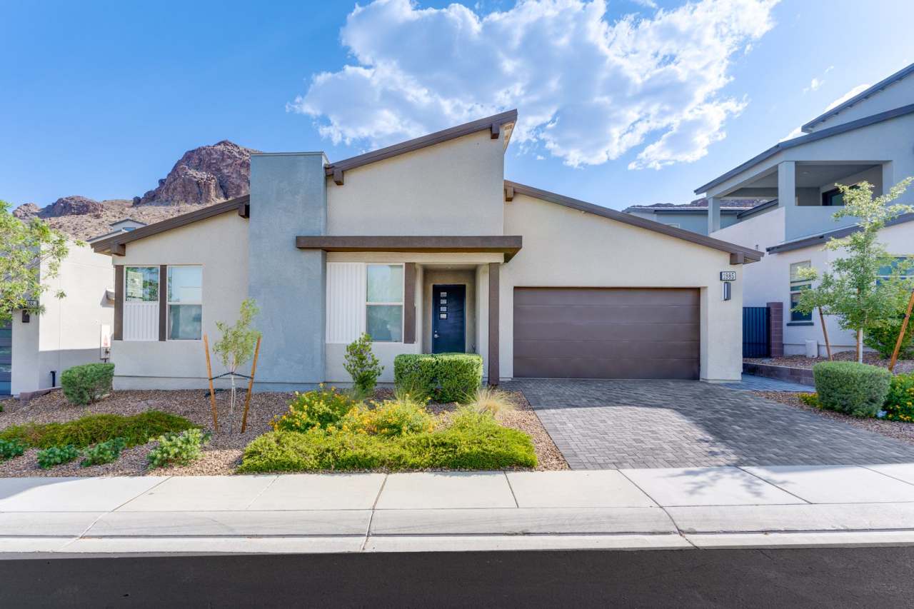 Elegant 4-Bedroom Oasis with Mountain Views – Furnished Option Available!