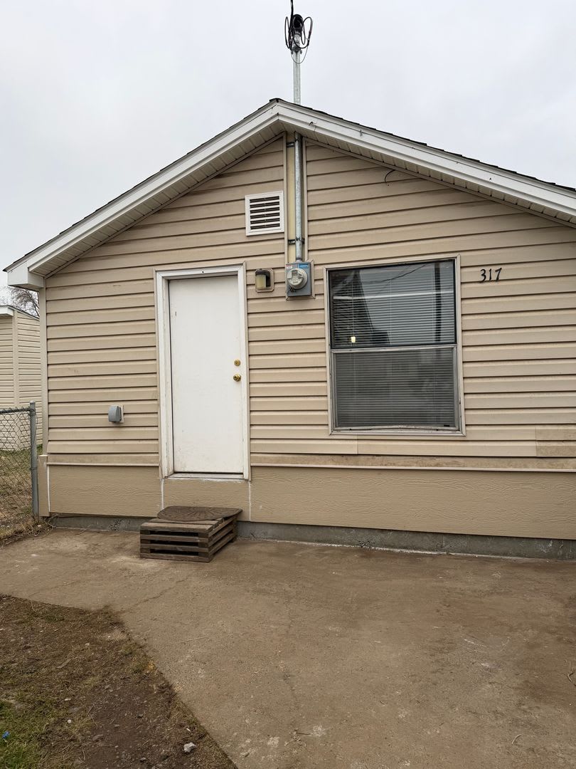 Newly Remodeled one bedroom house