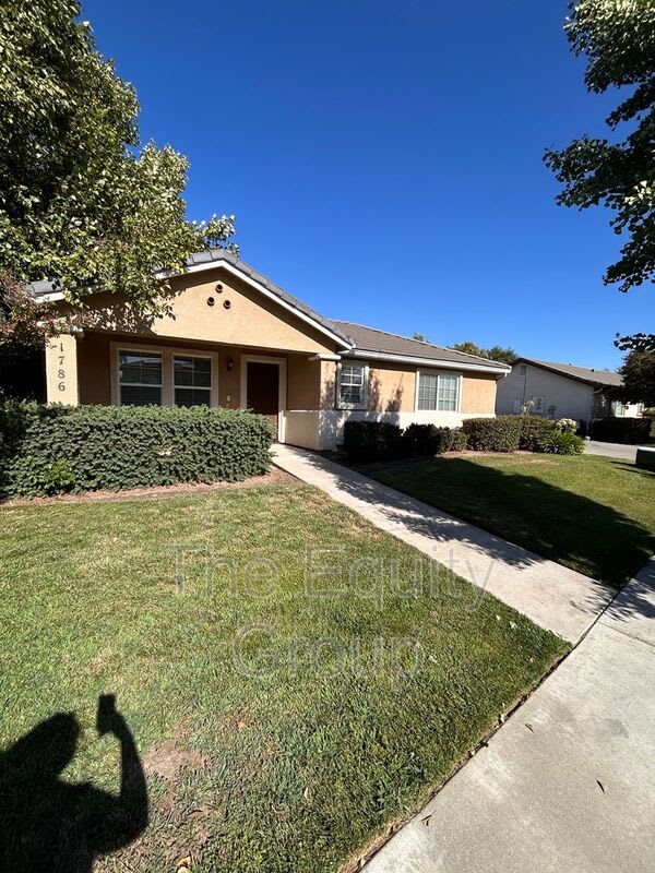 1786 Paseo Del Lago