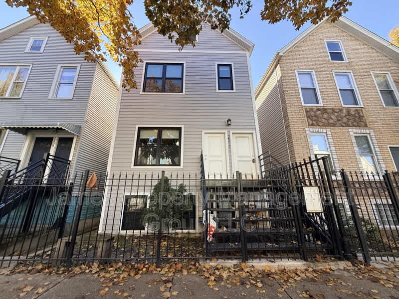 2511 W Cortland St - 2