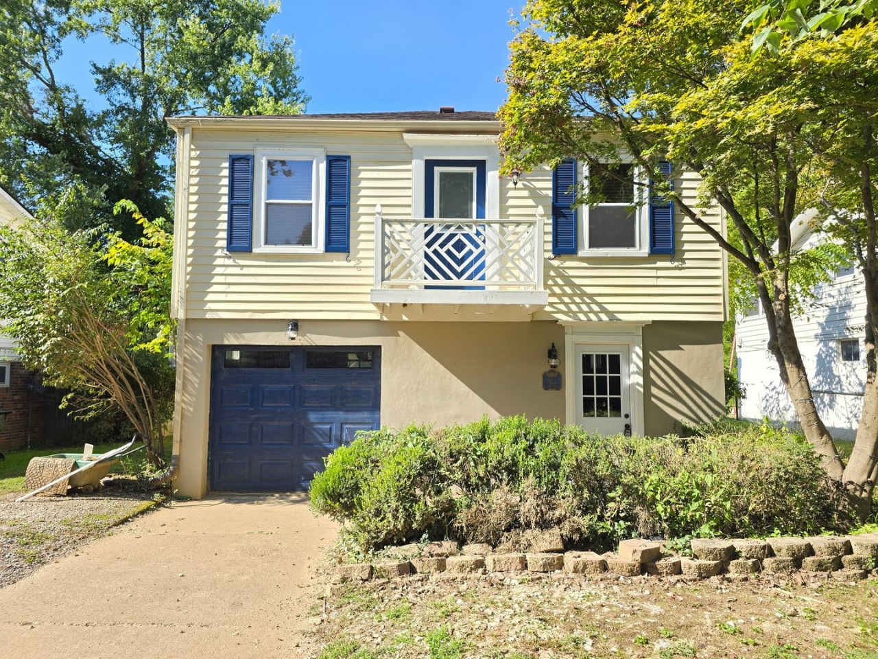 Charming Elevated 1-Bedroom Home Near River Road with Den