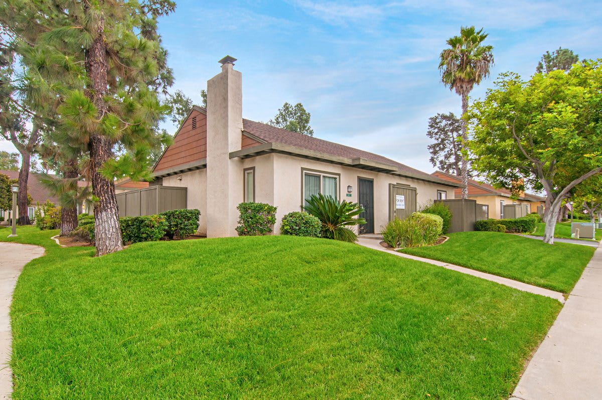 3 Bedroom, 2 Bath 1374sf Detached condo in Mesa Village 92126.