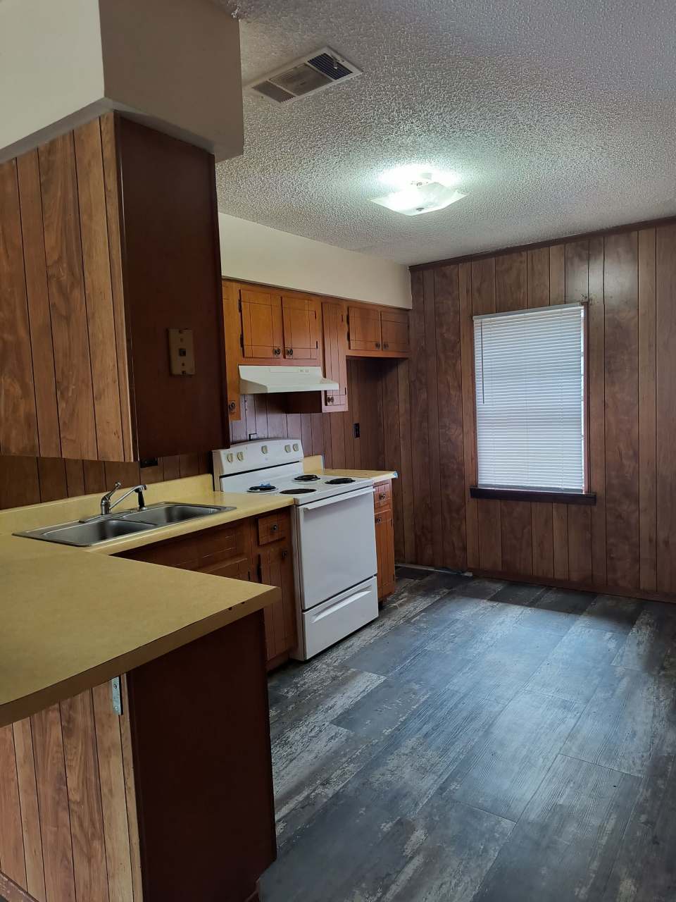 2604 West 24th Avenue