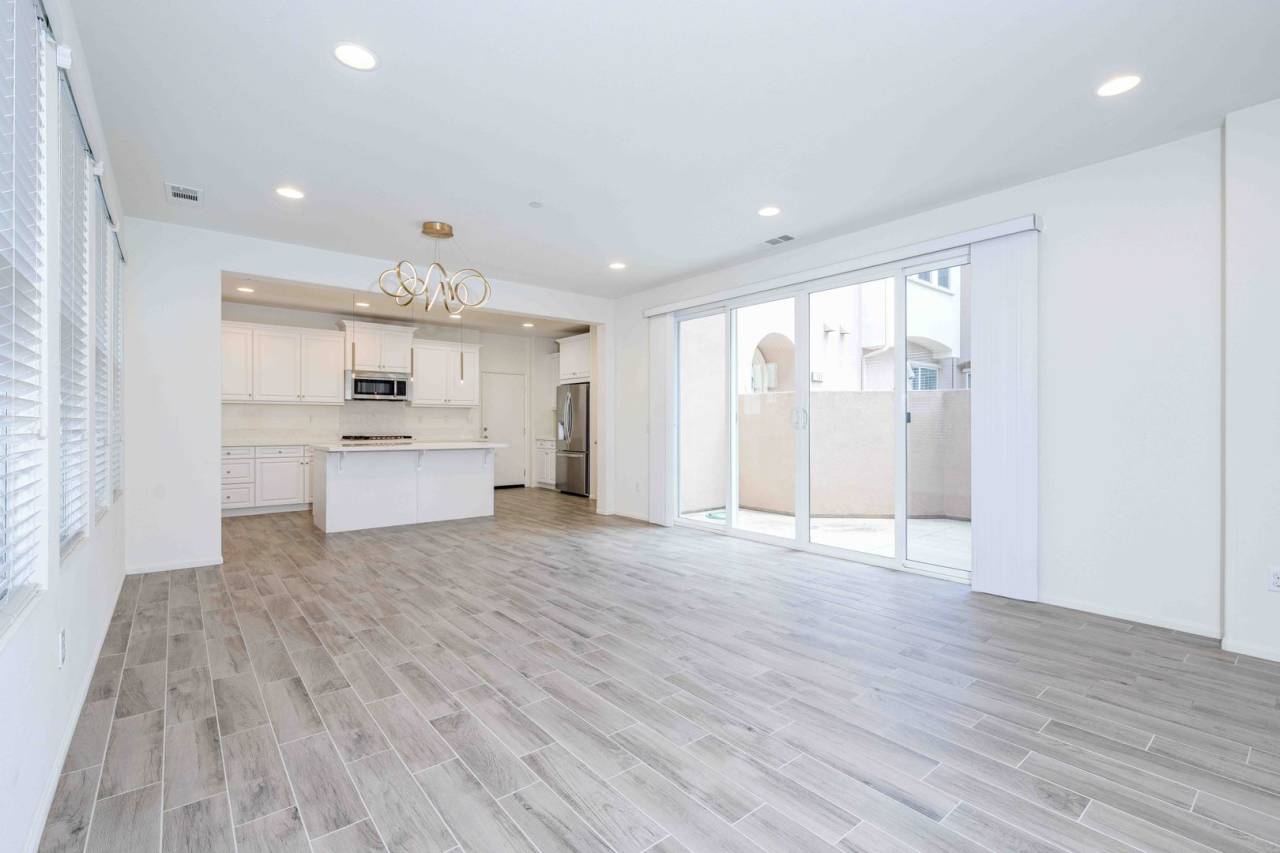 Spacious Irvine 3 Bedroom with Amenities