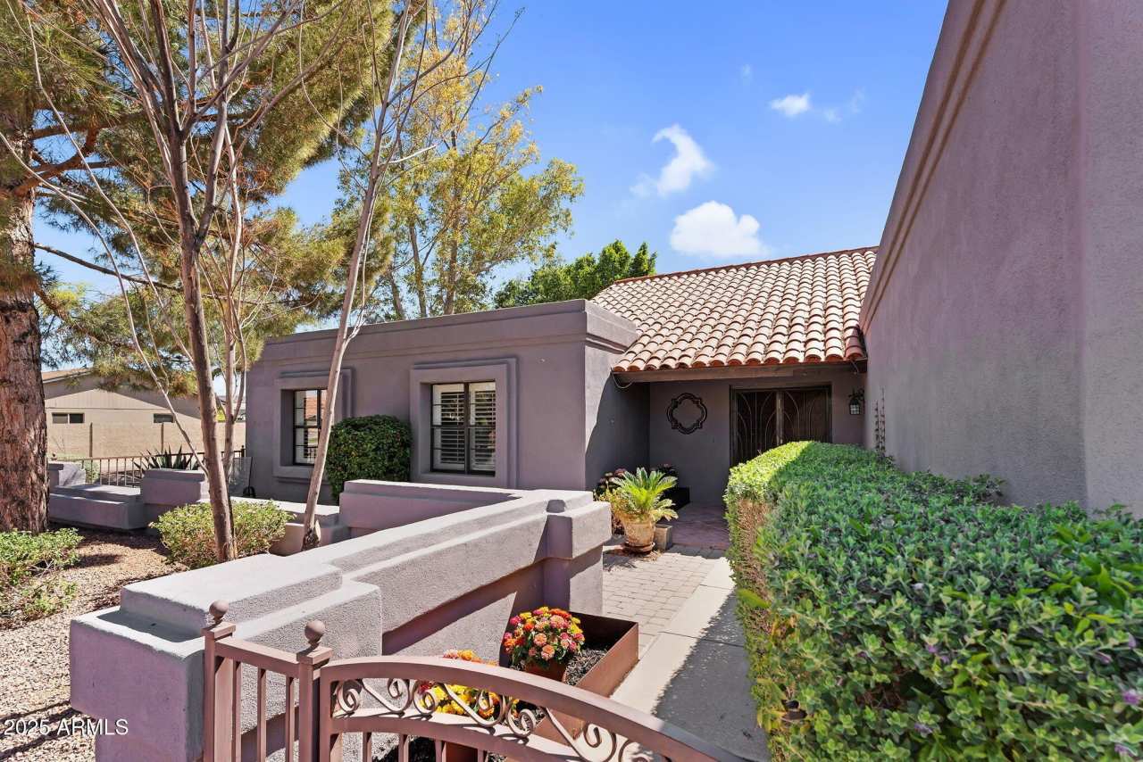 9203 S HEATHER Drive