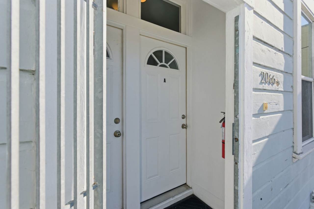 Bright  Modern 2BR Flat with Driveway Parking — Newly Renovated in Silver Terrace