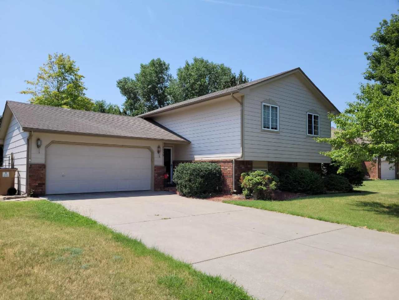 Secluded 3 Bedroom 2 Bathroom!