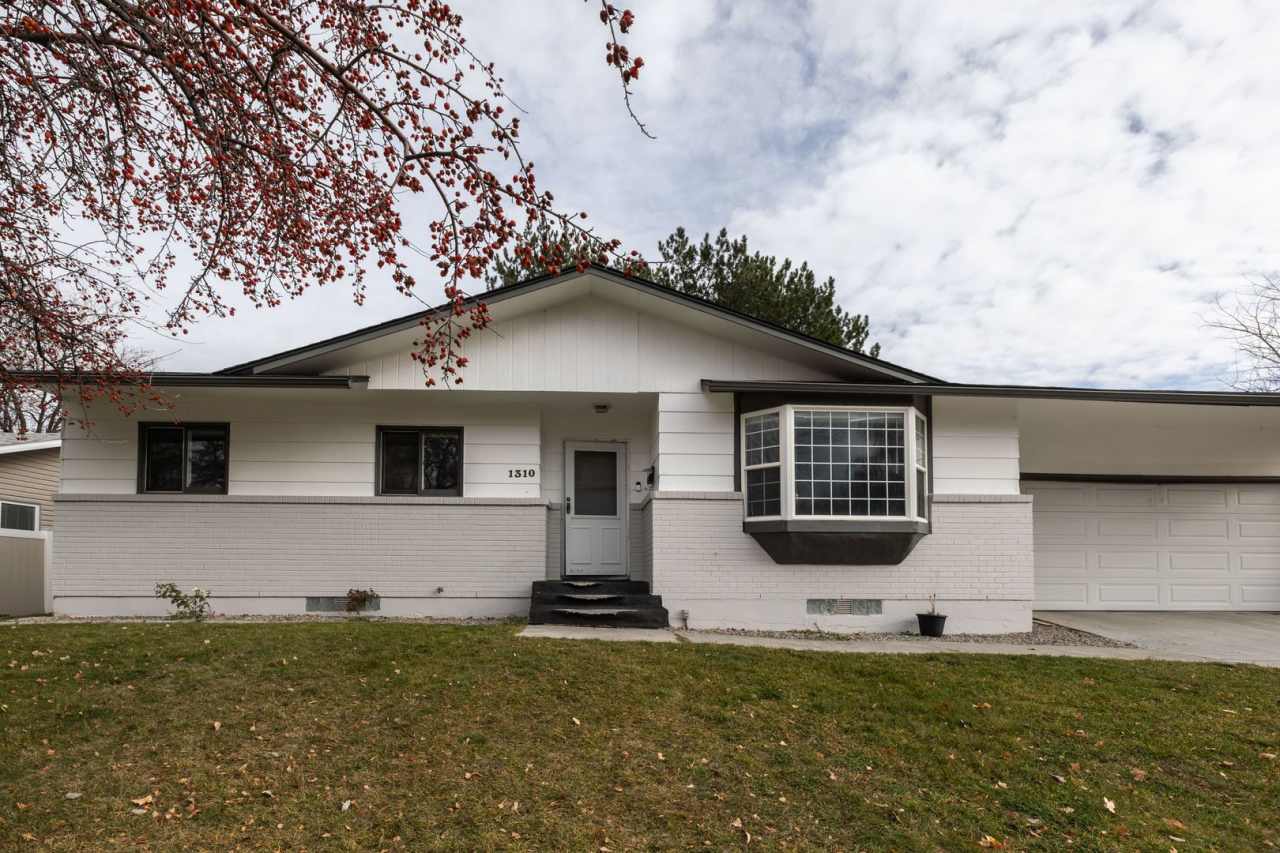 4 BED 2 BATH HOME WITH BONUS ROOM IN IDAHO FALLS